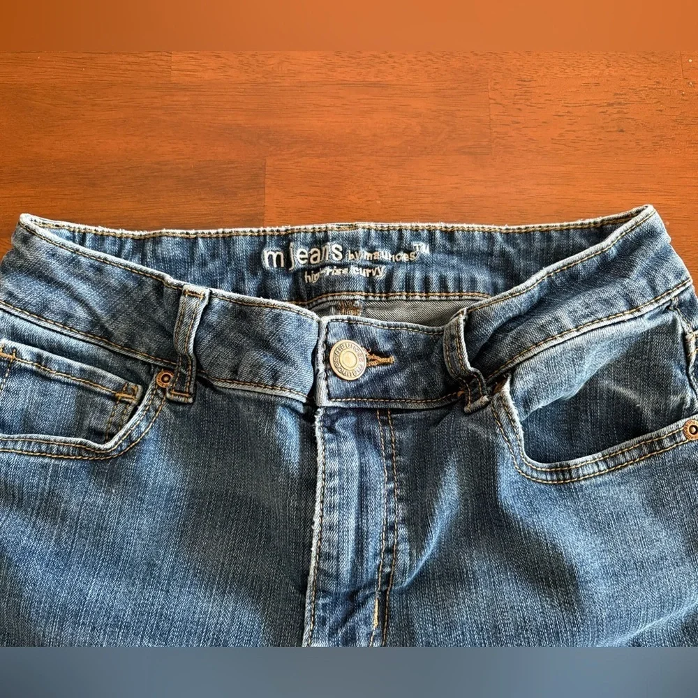 👖m jeans by maurices™ High Rise Curvy Medium Wash Bootcut Jean size 8 Long